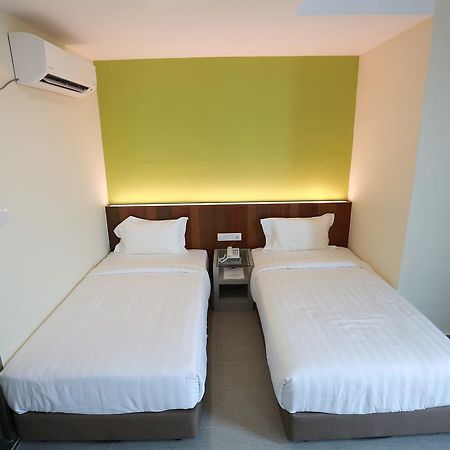Pantai Regal Boutique Hotel Куантан Экстерьер фото