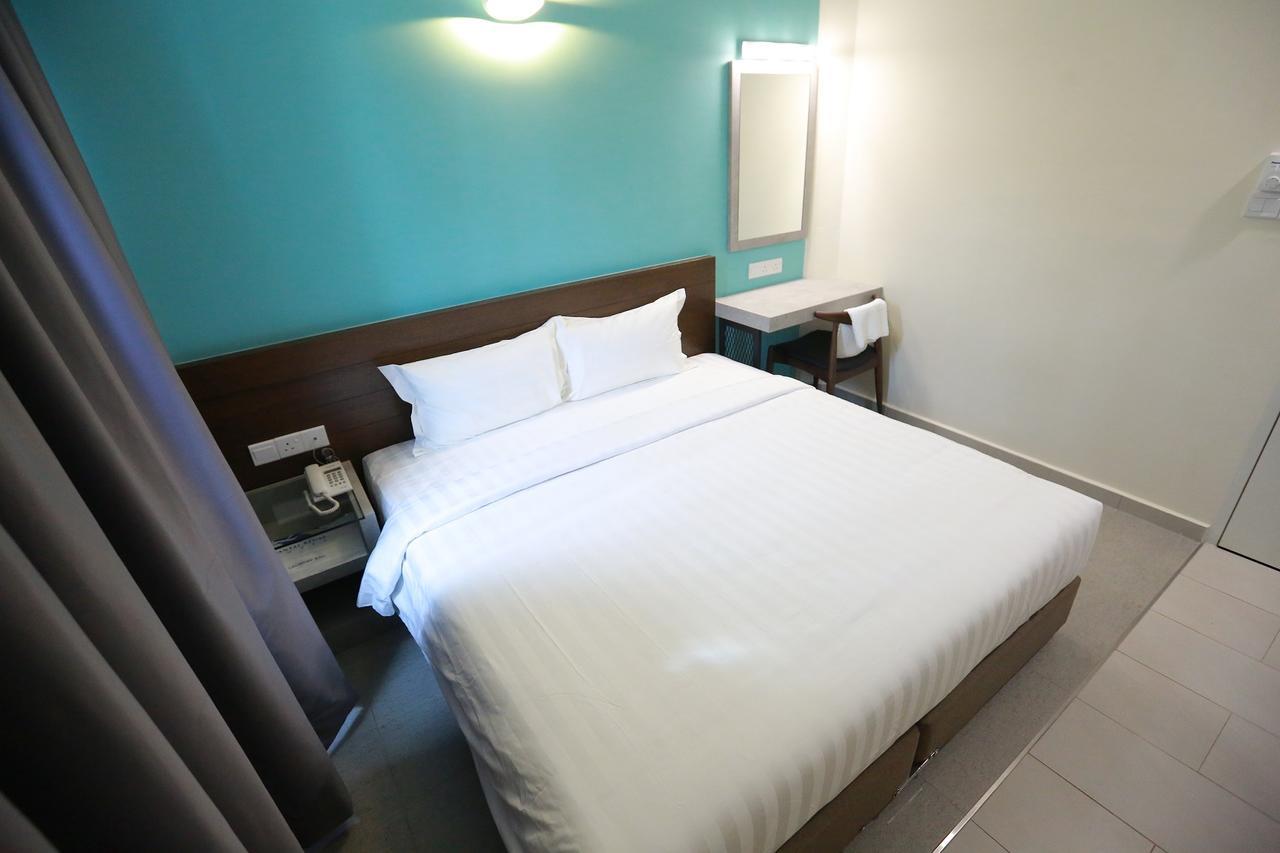 Pantai Regal Boutique Hotel Куантан Экстерьер фото