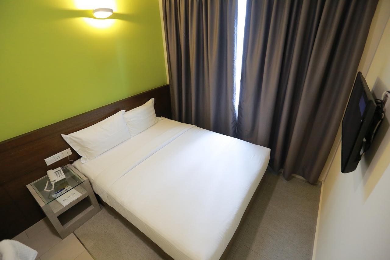 Pantai Regal Boutique Hotel Куантан Экстерьер фото