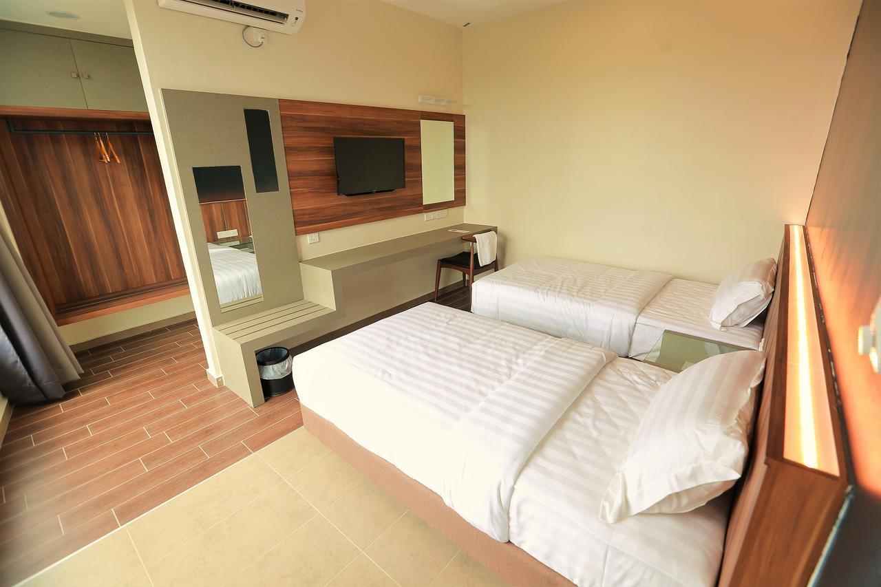 Pantai Regal Boutique Hotel Куантан Экстерьер фото
