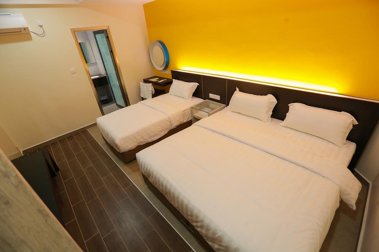 Pantai Regal Boutique Hotel Куантан Экстерьер фото