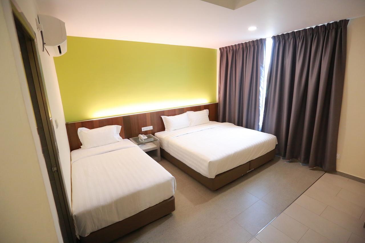Pantai Regal Boutique Hotel Куантан Экстерьер фото