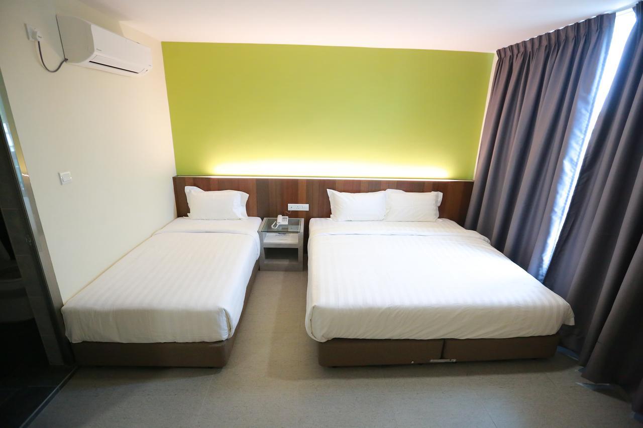 Pantai Regal Boutique Hotel Куантан Экстерьер фото