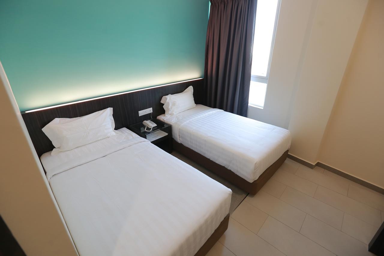 Pantai Regal Boutique Hotel Куантан Экстерьер фото