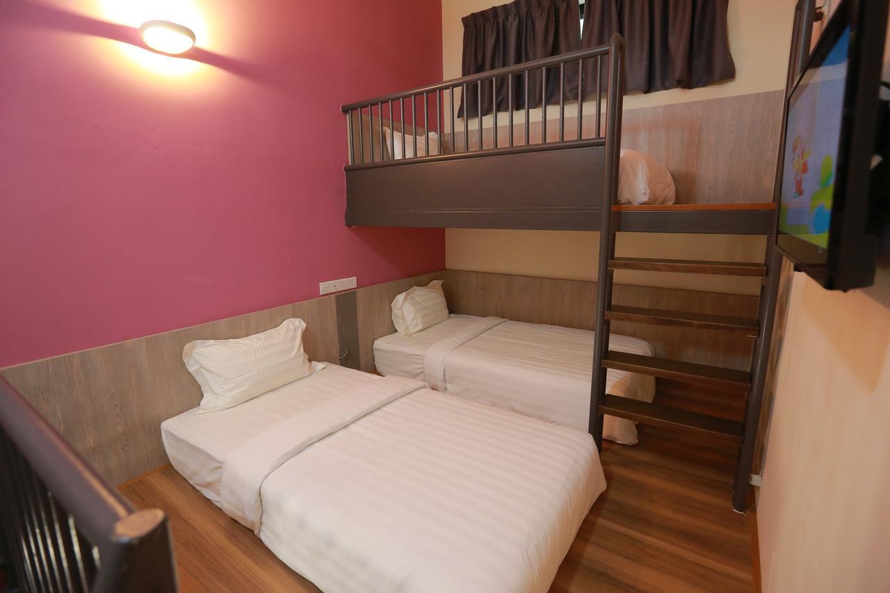 Pantai Regal Boutique Hotel Куантан Экстерьер фото